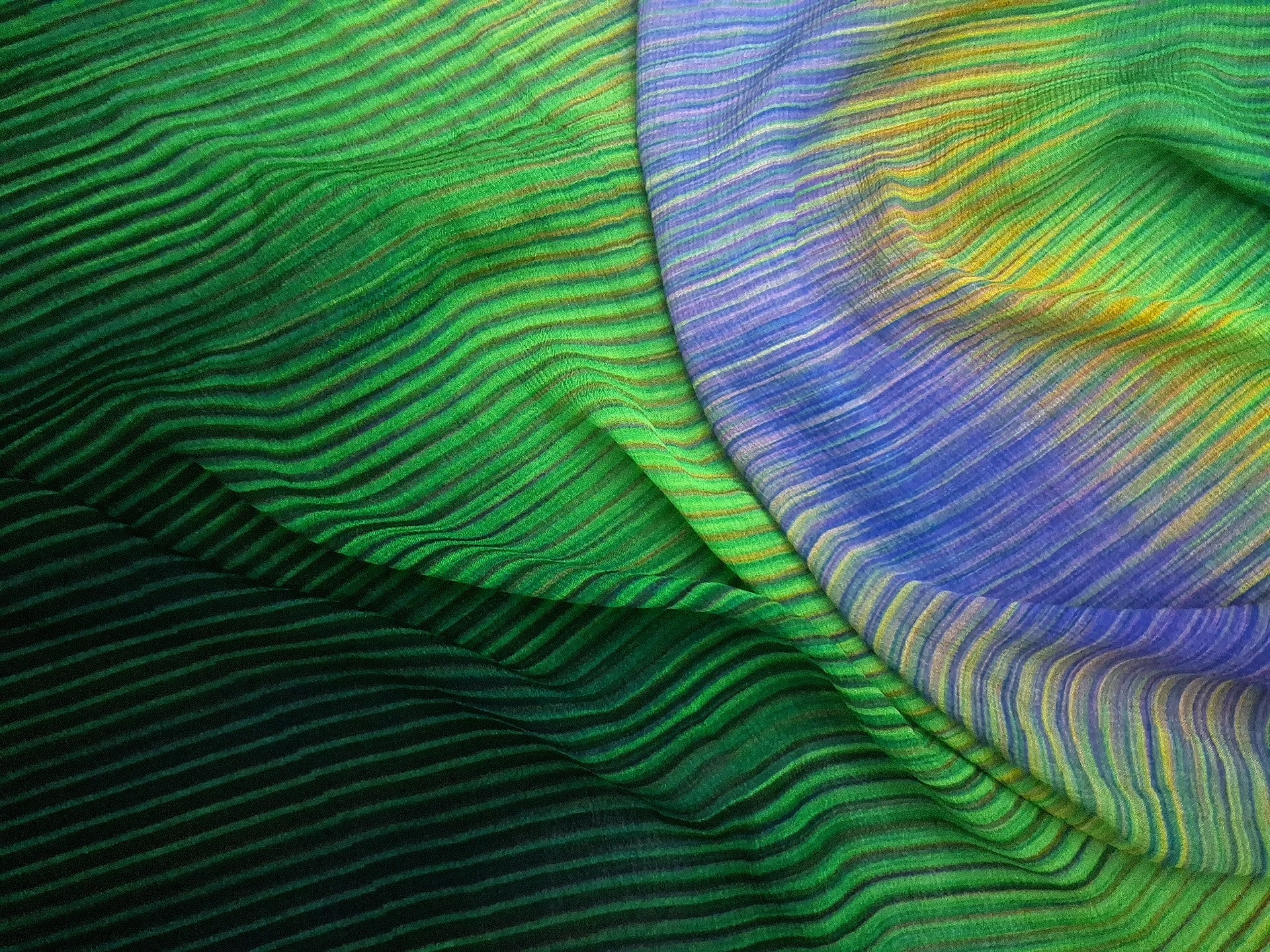 GREEN CASCADE ON Crinkled Viscose Crepe