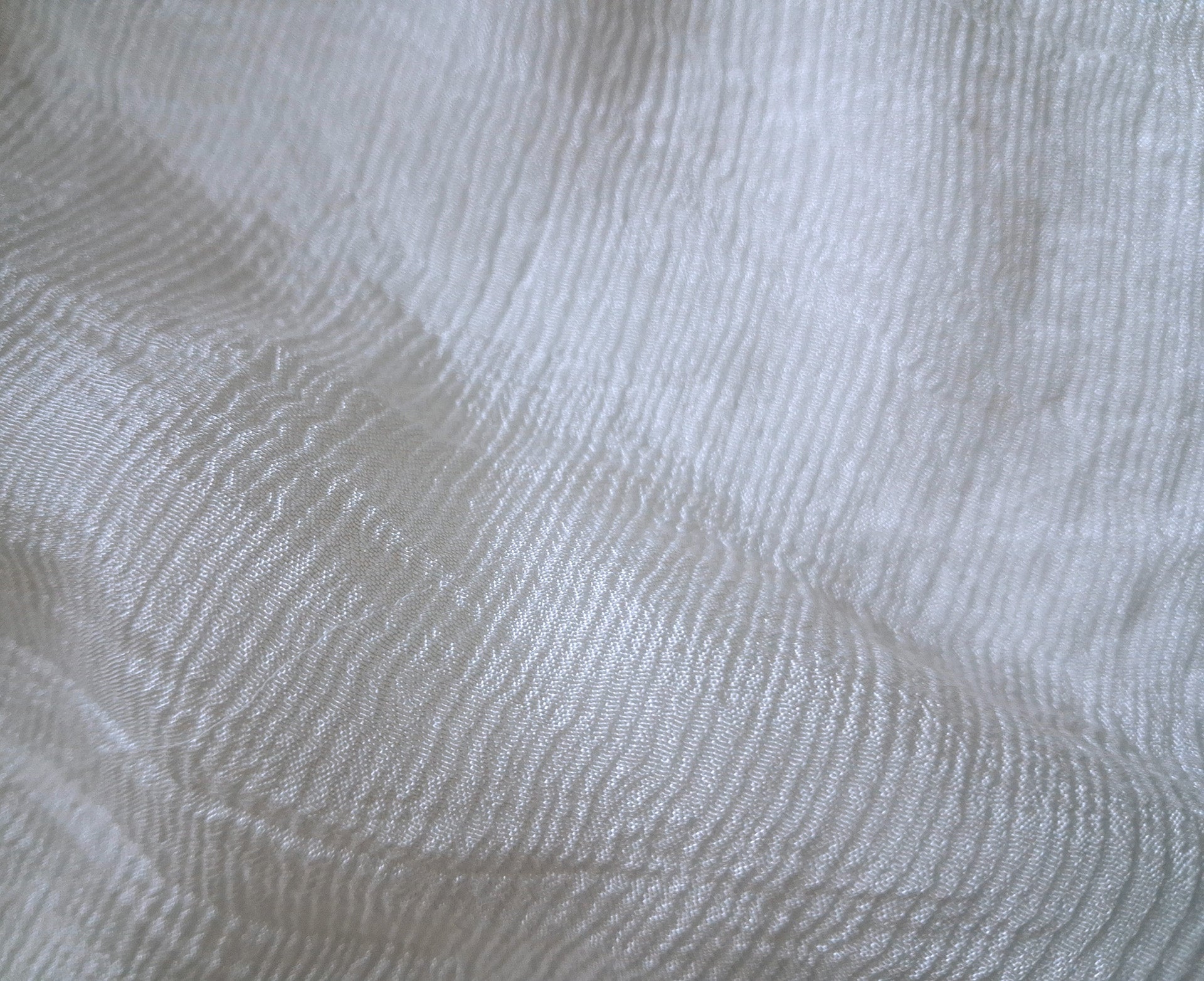 Tela de crepé de viscosa arrugado por metro de 58" | Tela de vestido de crepé de viscosa arrugado con estampado digital | Estampado geométrico de ikat rojo