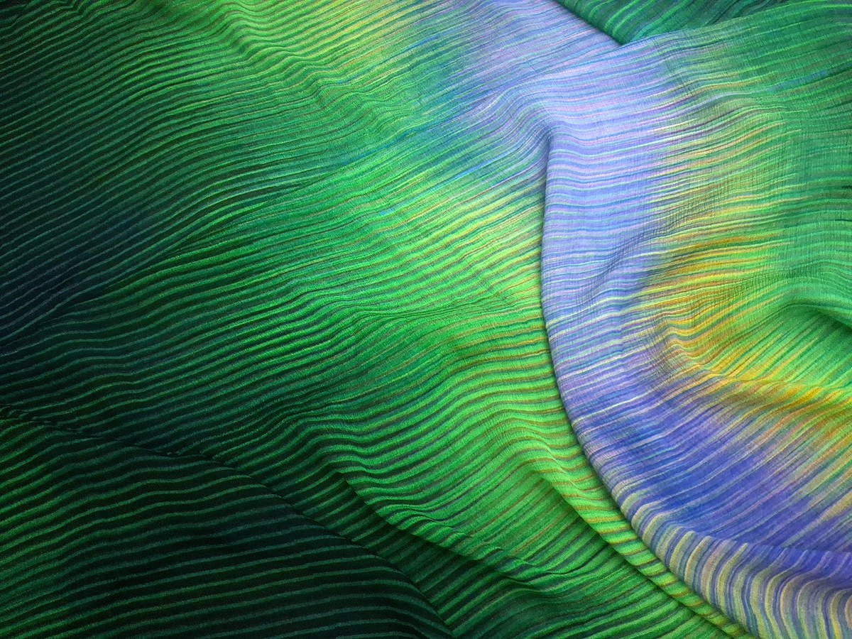 GREEN CASCADE ON Crinkled Viscose Crepe