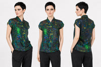 Camisa de Arte de Seda Viscosa para Mujer | Blusa con Botones y Estampado Abstracto Señal Azul | Camisa Llamativa de Manga Larga | Regalo para Amante del Arte