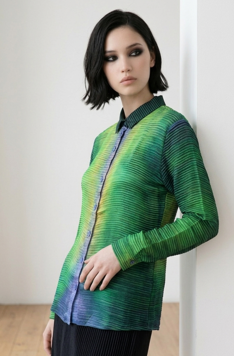 GREEN CASCADE ON Crinkled Viscose Crepe